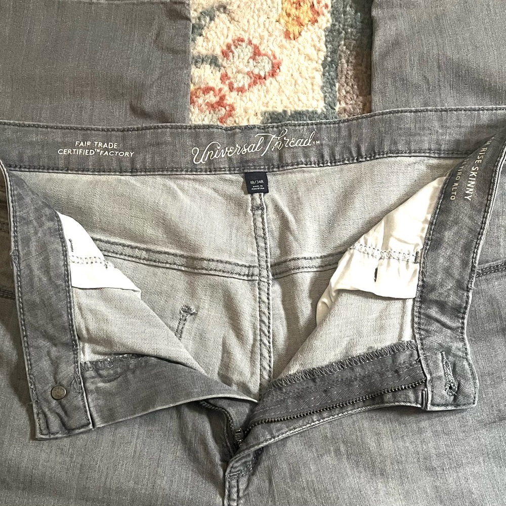 Universal Thread Gray Jeans